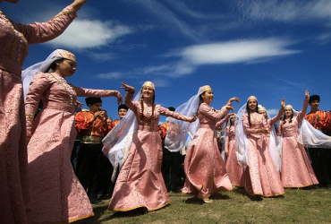 Фото к новости ​Крымскотатарский праздник «Хыдырлез» собрал 50 тысяч человек